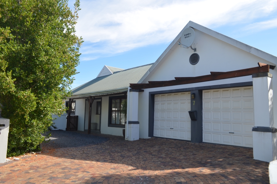 To Let 3 Bedroom Property for Rent in Zevendal Western Cape